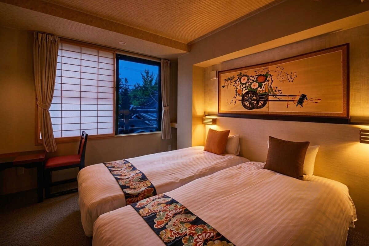 Premium bedding, down duvets, in-room safe, blackout curtains