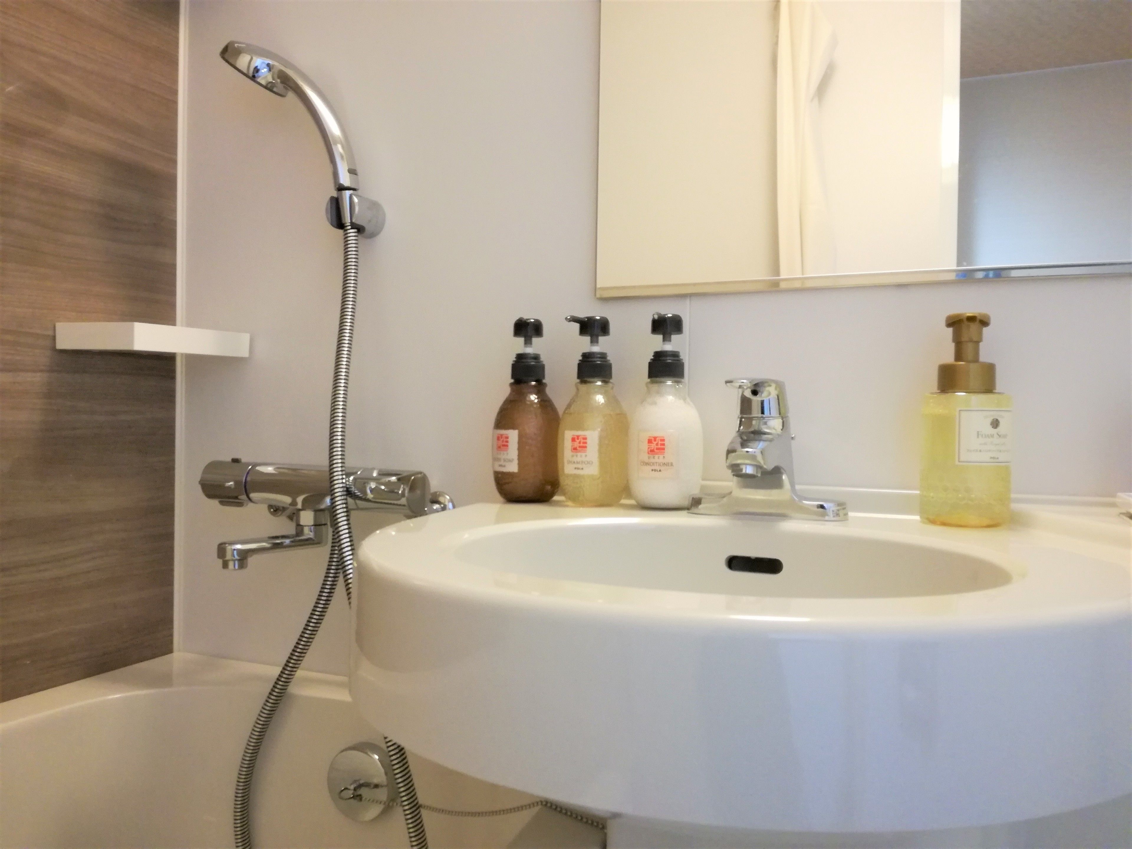 standard double room, non smoking | bathroom | combined shower/bathtub, free toiletries, hair dryer, slippers