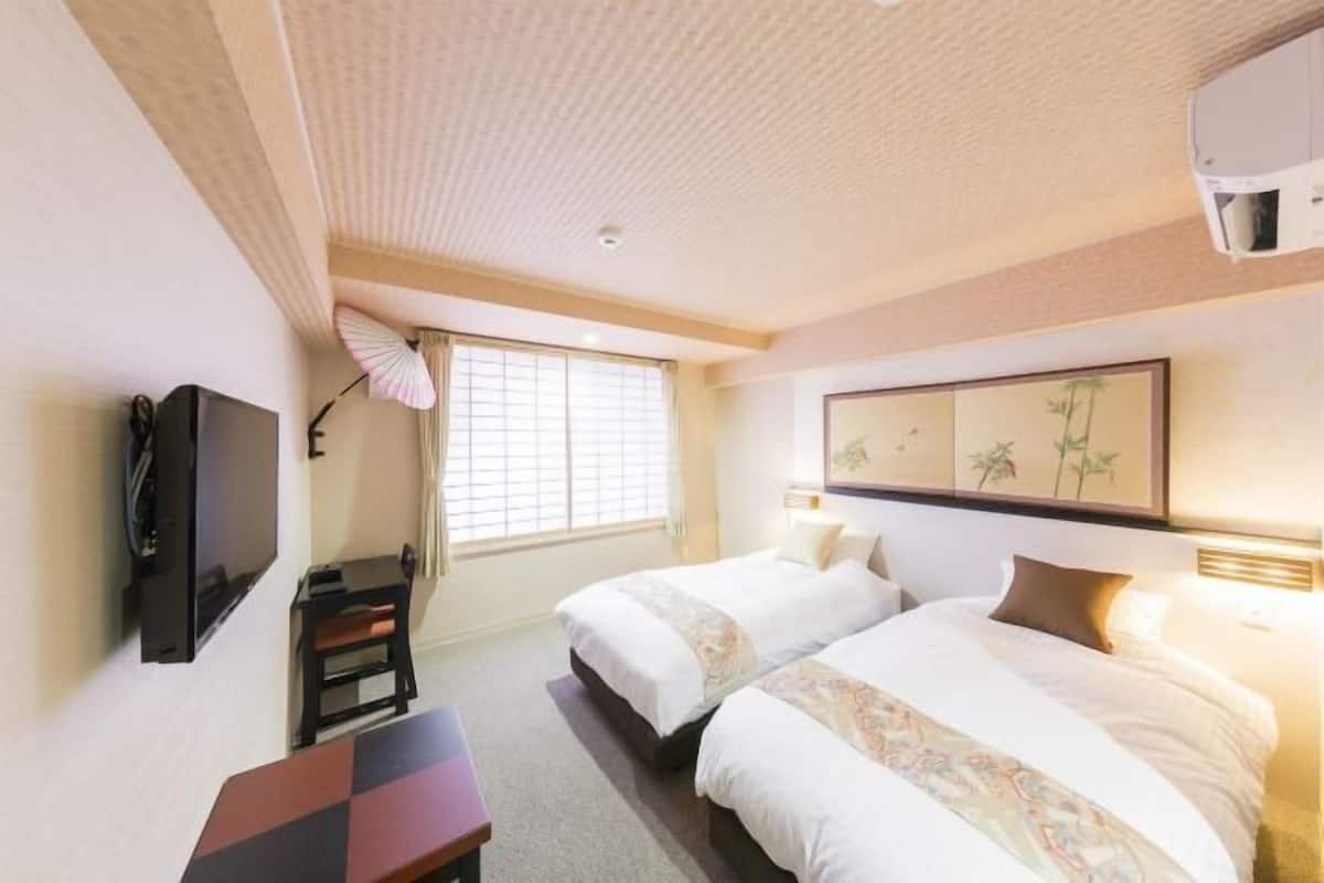 Premium bedding, down duvets, in-room safe, blackout curtains