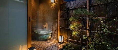 Villa (Entire House Rental w Open Air Bath) | Literie de qualité, couette en duvet, coffre-fort