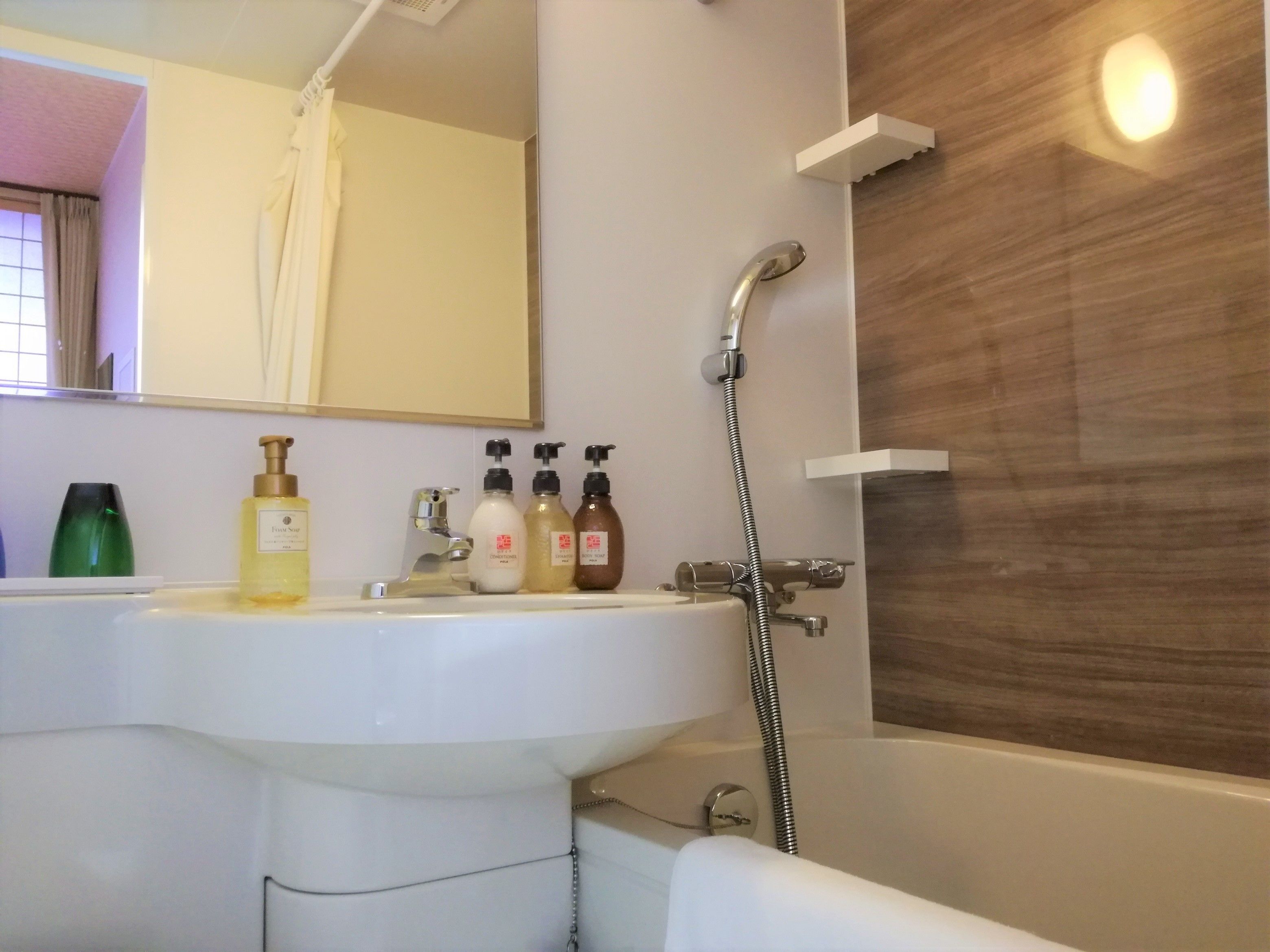 superior twin room, 2 single beds, non smoking | bathroom | combined shower/bathtub, free toiletries, hair dryer, slippers