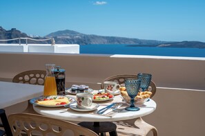 Breakfast meal - Passion Blue Villas (Santorini)