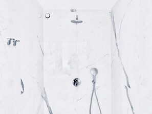 Luxury Apartment | Bathroom shower - The Nordic Collection IV (Copenhagen)