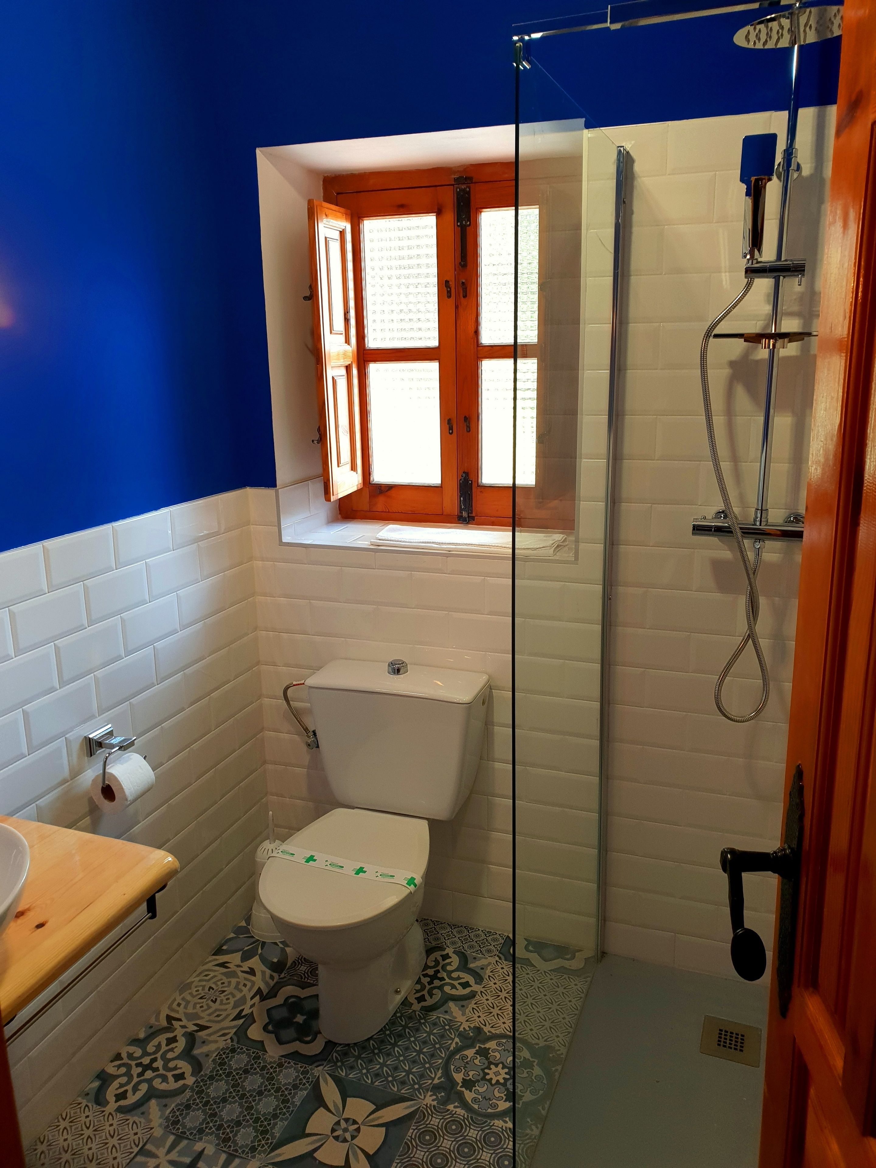 Traditional Twin Room, Private Bathroom, Lake View | Bathroom