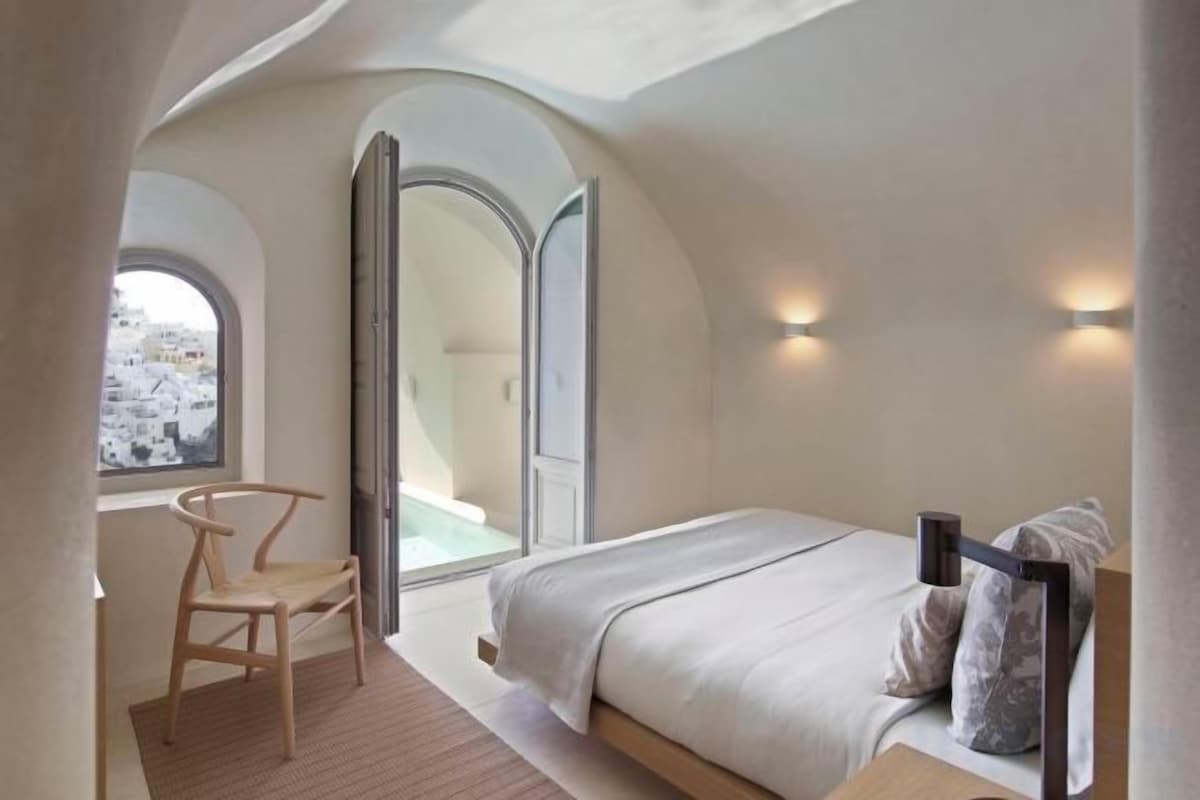 1 bedroom, premium bedding, minibar, in-room safe