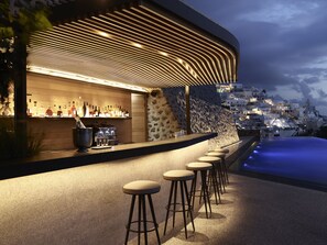 Poolside bar - Villa Bordeaux (Santorini)