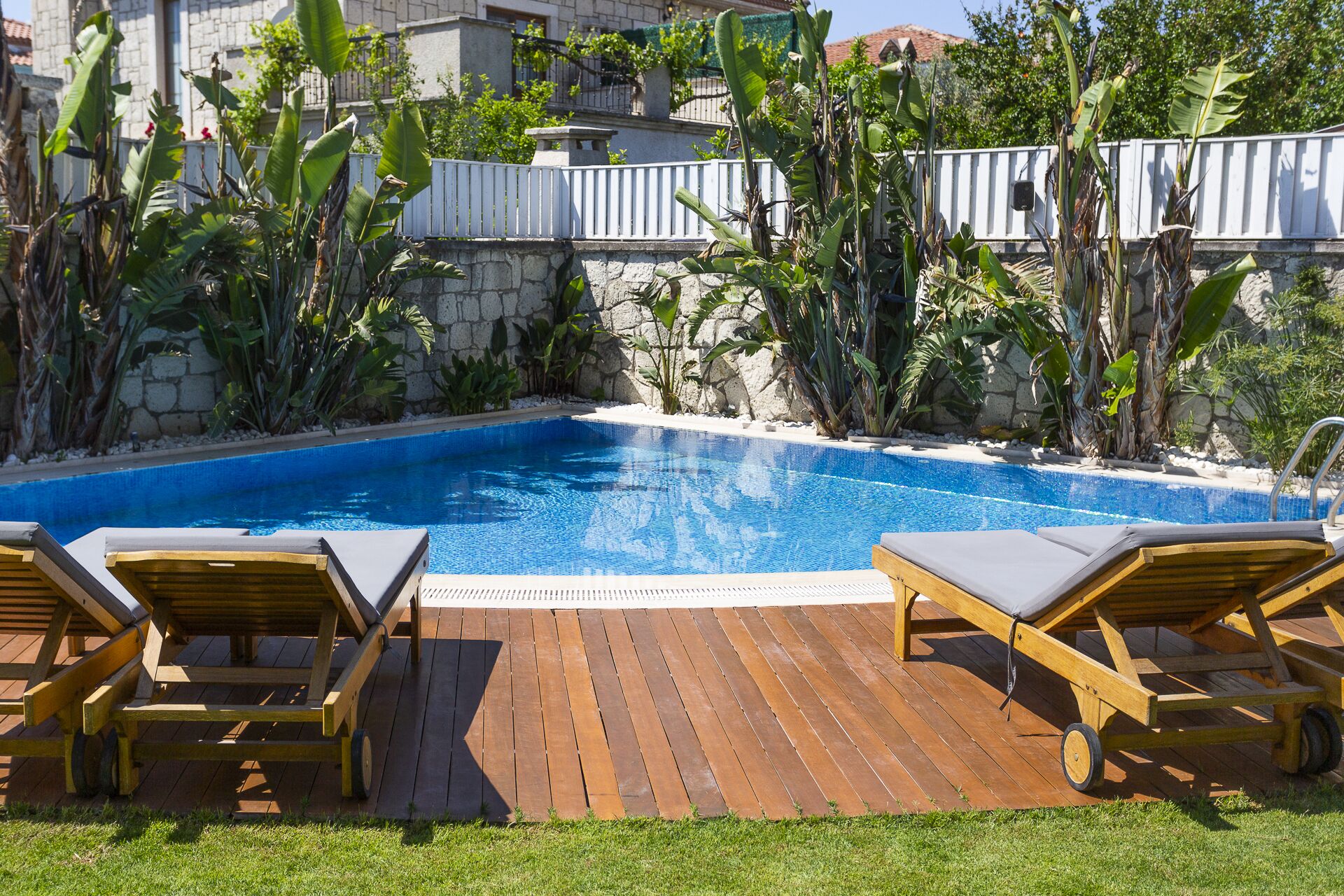 outdoor pool, pool loungers