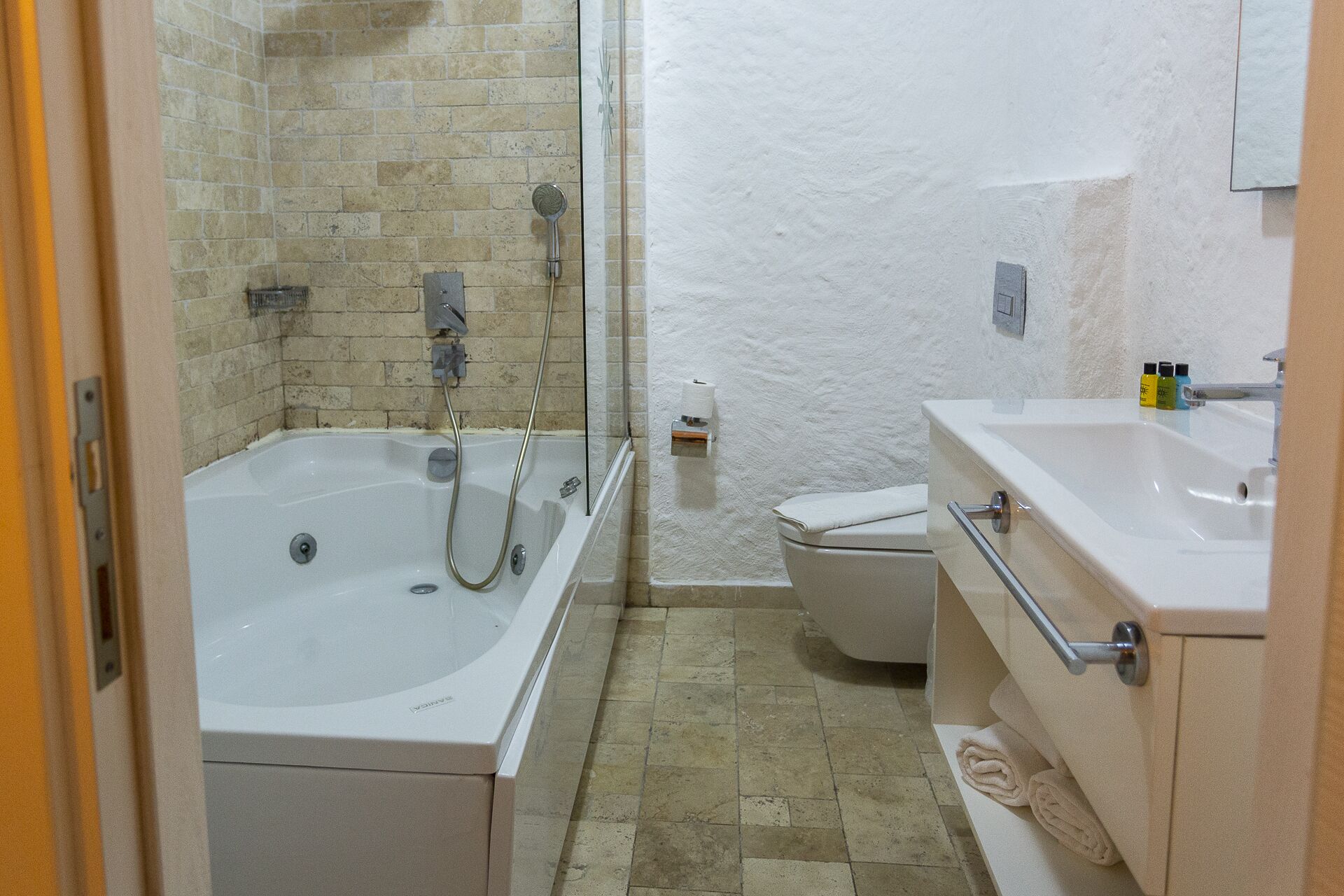 ekonomik oda-manzarasız(bodrum kat) | in-room safe, free wifi, bed sheets