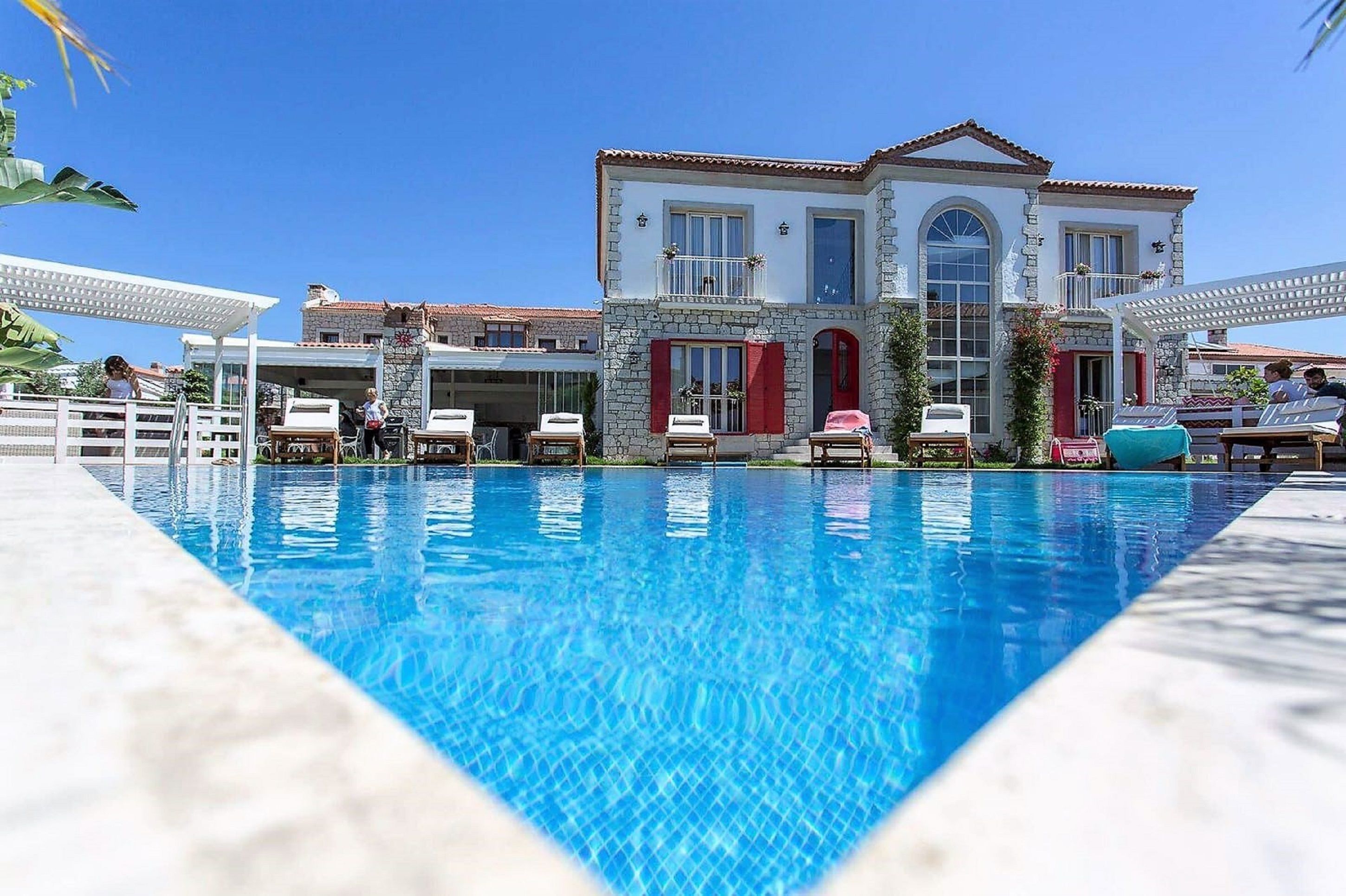 outdoor pool, pool loungers