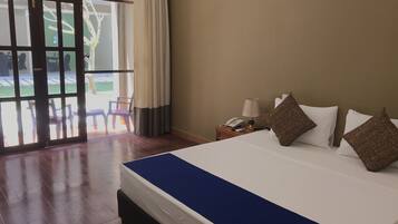 Deluxe Double or Twin Room, Private Bathroom | In-room safe, desk, iron/ironing board, rollaway beds
