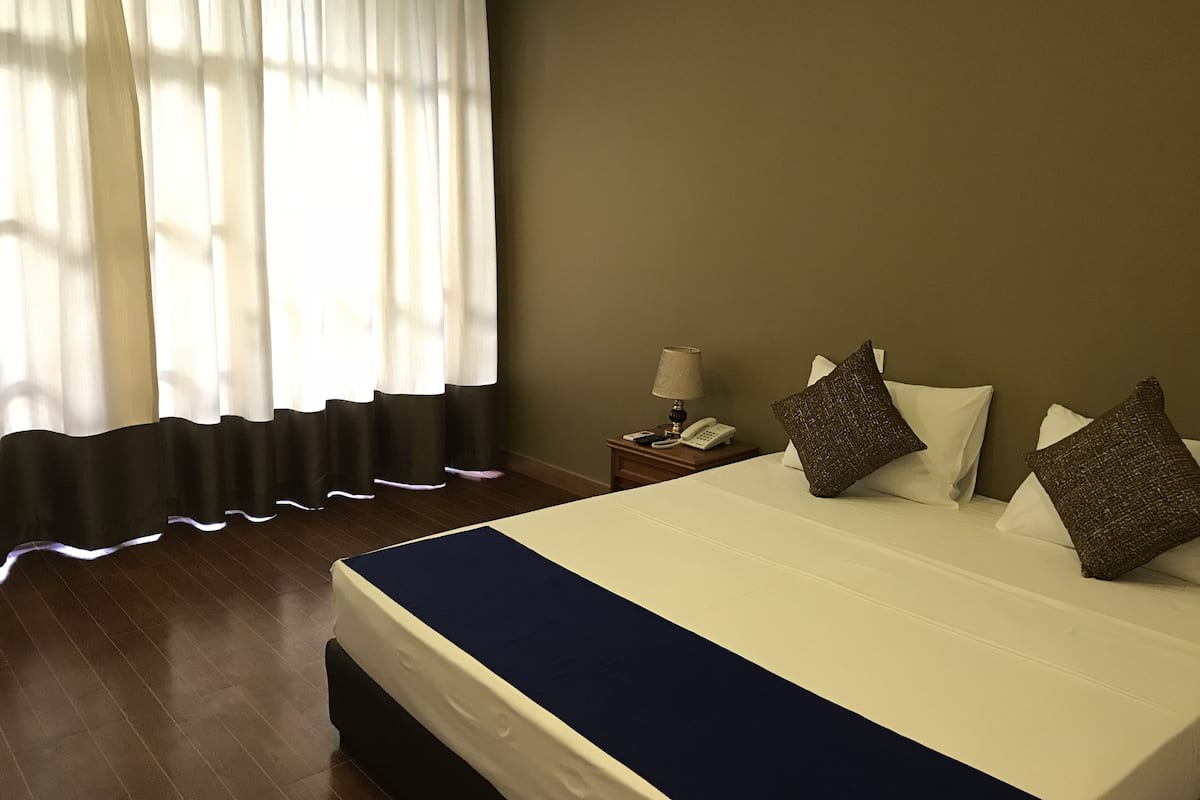 Deluxe Double or Twin Room, Private Bathroom | In-room safe, desk, iron/ironing board, rollaway beds (surcharge)