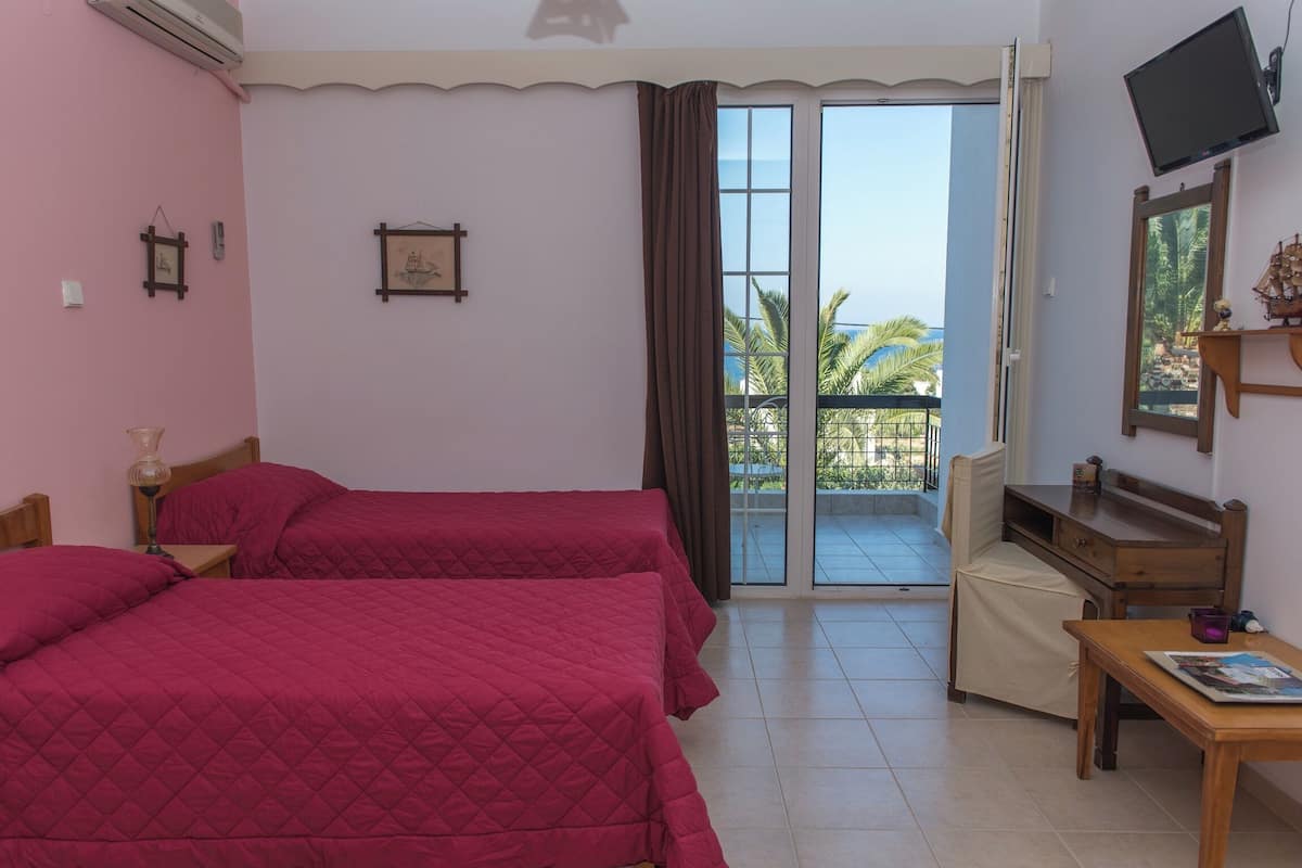 Apartment, 1 Bedroom (No6) | In-room safe, desk, laptop workspace, soundproofing