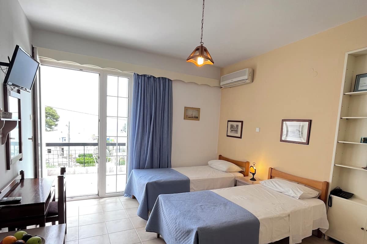 Apartment (No7) | In-room safe, desk, laptop workspace, soundproofing
