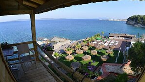 Quarto luxo, sacada, vista para o mar | Sacada