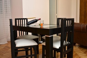 Comfort Apartment, 1 Bedroom | In-room dining
