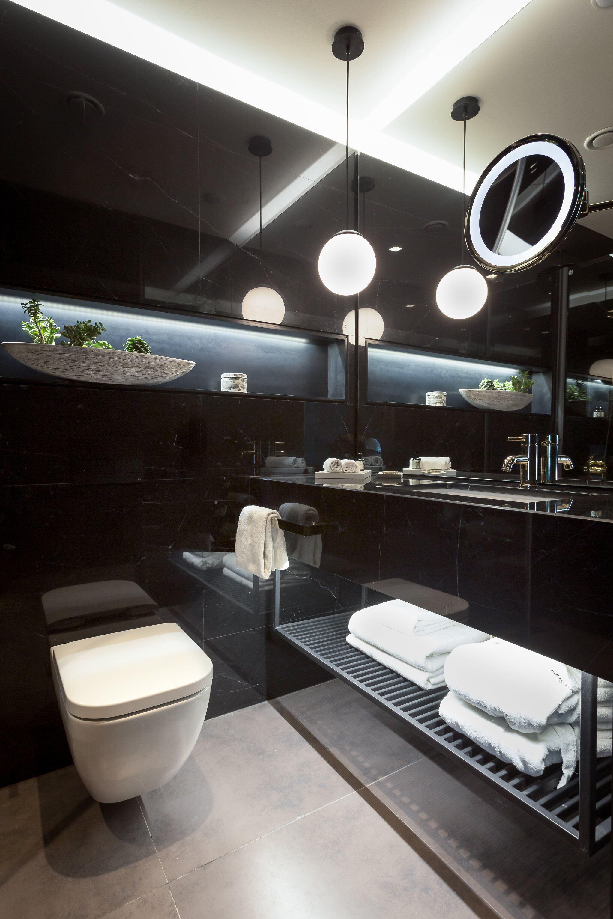 shower, rainfall showerhead, free toiletries, hair dryer