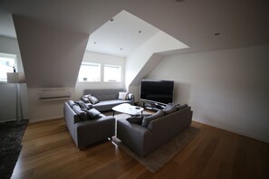 Deluxe Apartment | Living room | Flat-screen TV