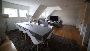 Deluxe Apartment | Living room