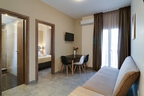 Grand Suite | Living area | 32-inch flat-screen TV with satellite channels, TV - Athens Comfort Suites & Apartments (Athens)