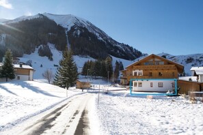 Front of property - TiroLiving (Berwang)