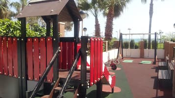 Children’s play area – outdoor