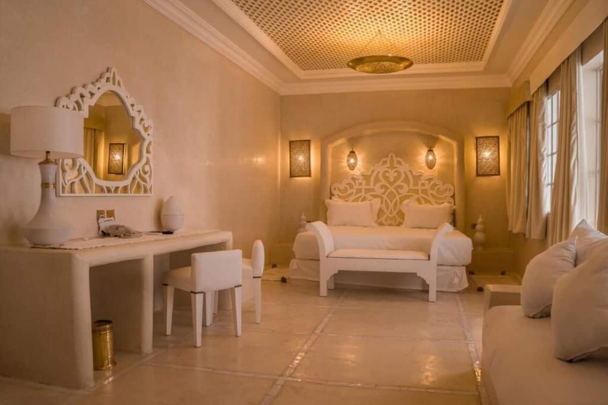 Premium Suite | 1 bedroom, premium bedding, minibar, in-room safe