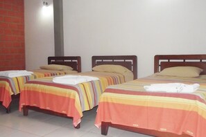 經典三人房, 3 張單人床 | 熨斗/熨衫板、免費 Wi-Fi