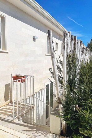 Departamento Confort, 1 cama matrimonial, vista a la playa | Escritorio, wifi gratis y ropa de cama 