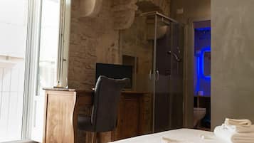 Deluxe Room | 1 bedroom, desk, free WiFi, bed sheets