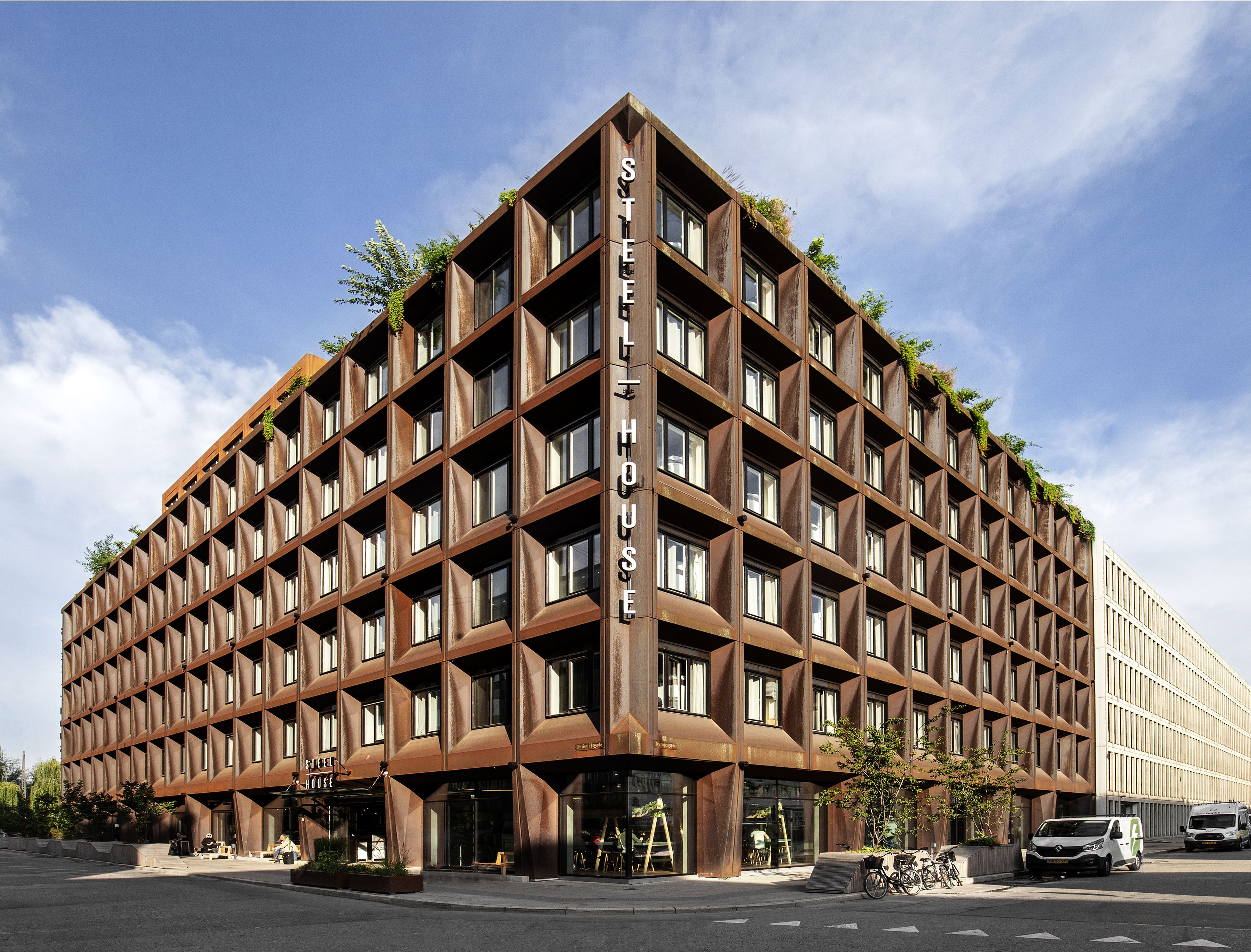 Vista frontal de la propiedad