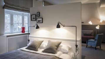 Loft | Premium bedding, desk, free WiFi, bed sheets