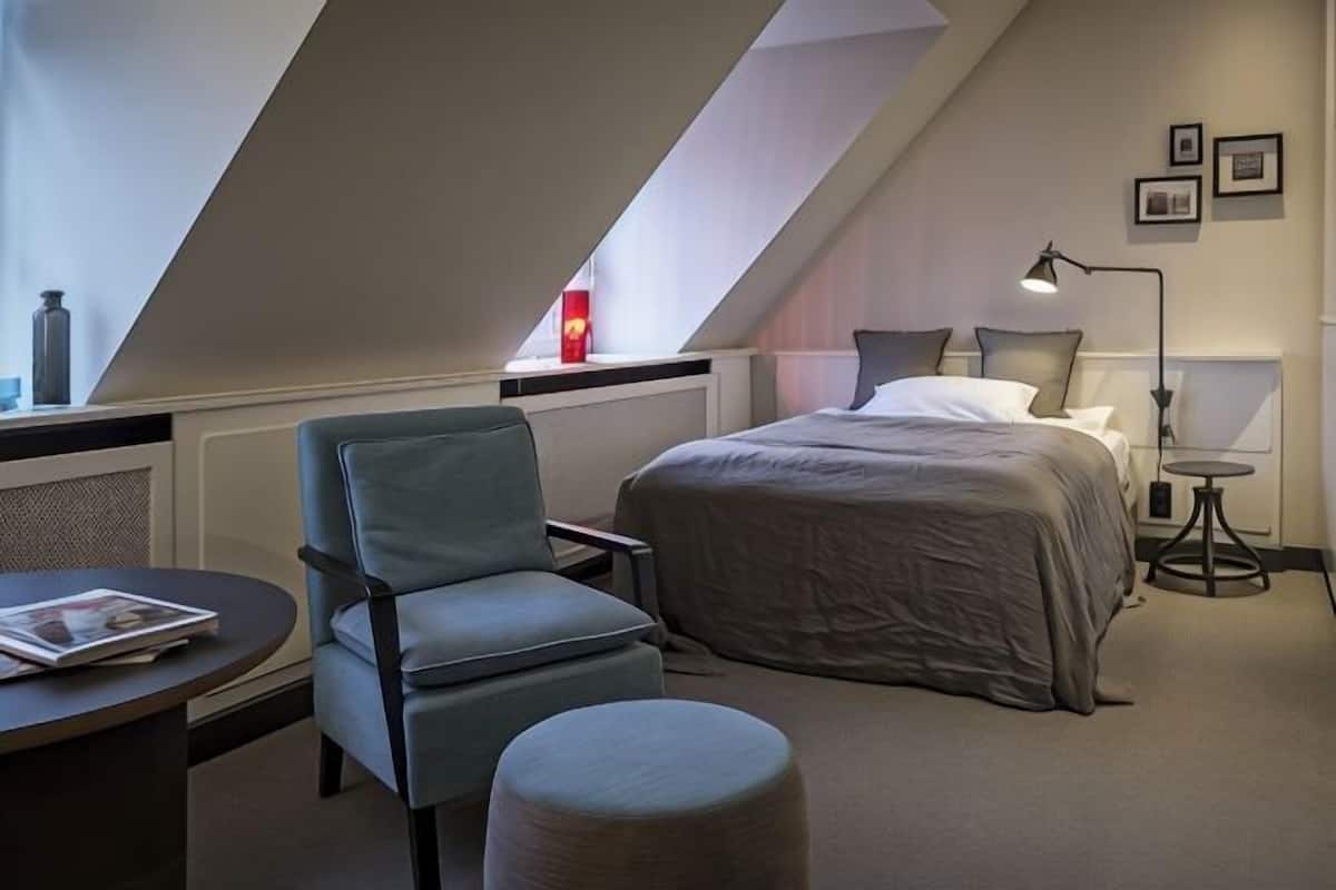 1 Schlafzimmer, hochwertige Bettwaren, Schreibtisch, kostenloses WLAN