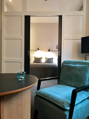 Ropa de cama de alta calidad, escritorio, wifi gratis y ropa de cama 