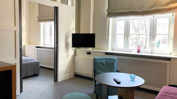 Suite Studio Junior | 1 chambre, literie de qualité supérieure, bureau, Wi-Fi gratuit