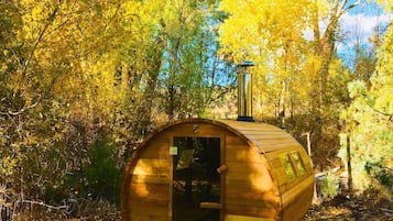 Traditional Cottage, 2 Bedrooms (Artist's Retreat) | Rollaway beds, free WiFi, bed sheets