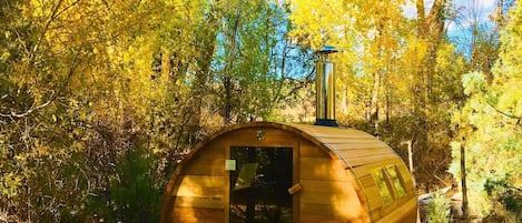 Traditional Cottage, 2 Bedrooms (Artist's Retreat) | Rollaway beds, free WiFi, bed sheets