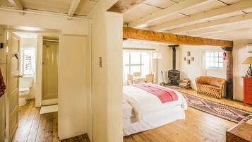 Traditional Cabin, Multiple Beds (Writer's Cabin) | Rollaway beds, free WiFi, bed sheets