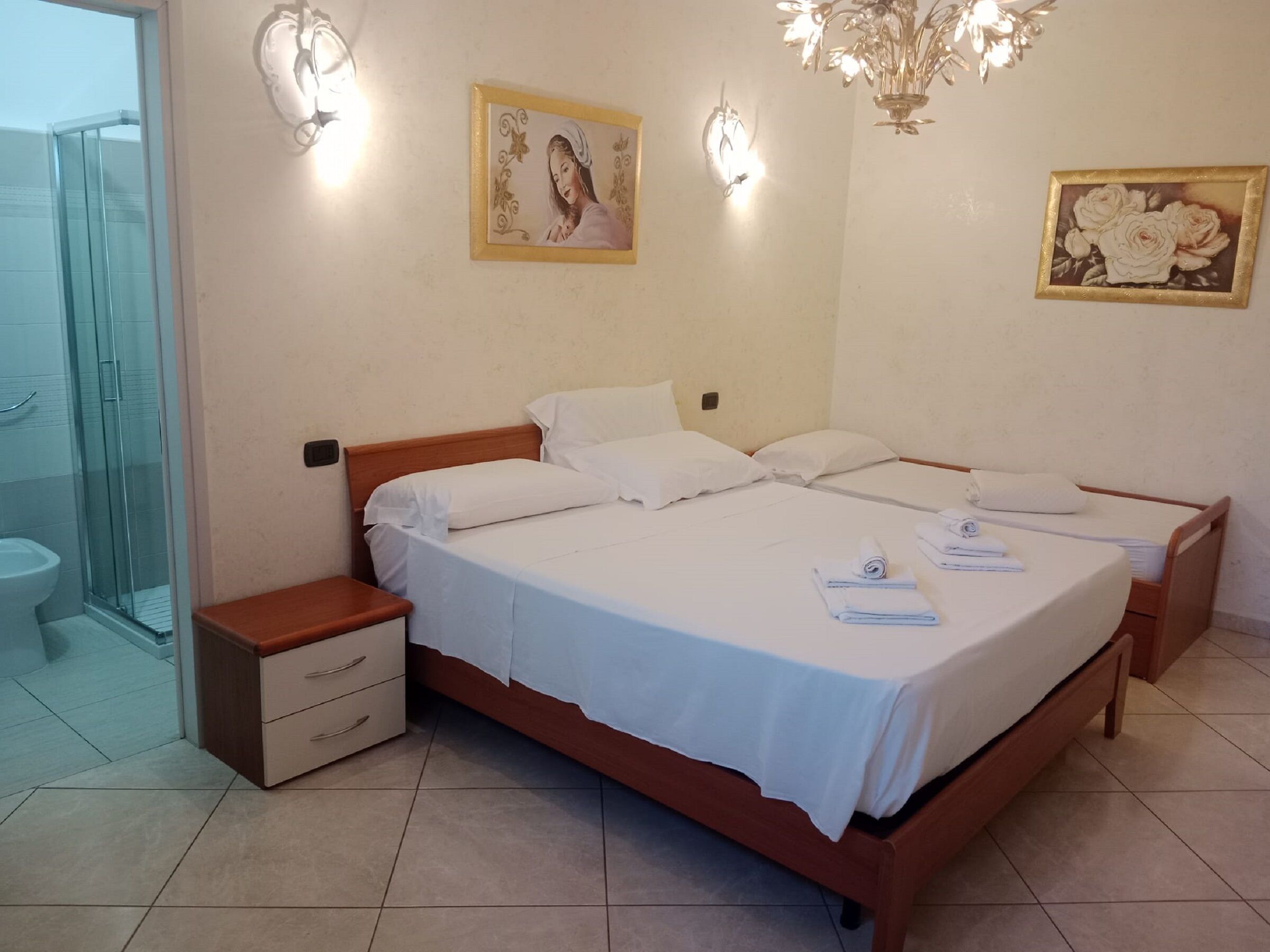 Habitación triple económica, 1 habitación, baño privado (Relax) | Ropa de cama de alta calidad, sistema de insonorización, wifi gratis