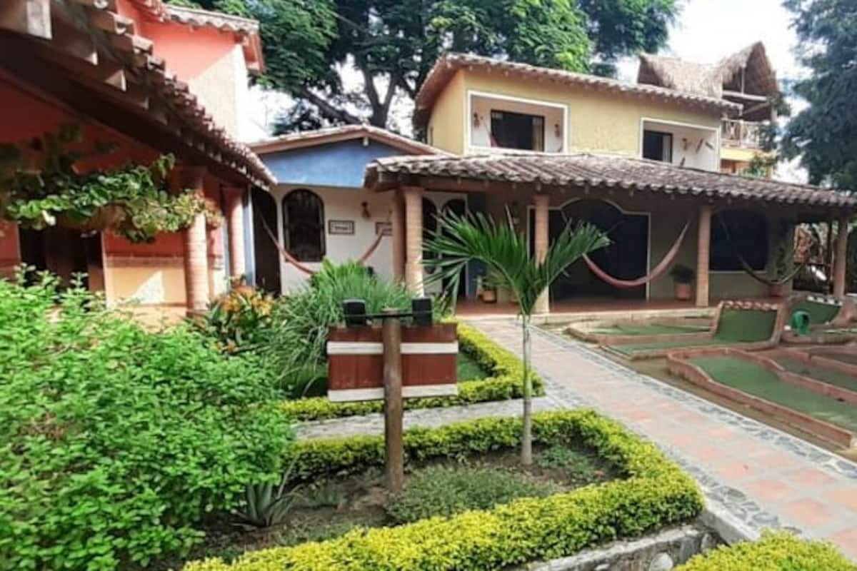 Kamar Quadruple Keluarga, Beberapa Tempat Tidur | 1 kamar tidur, minibar, brankas, dan Wi-Fi gratis