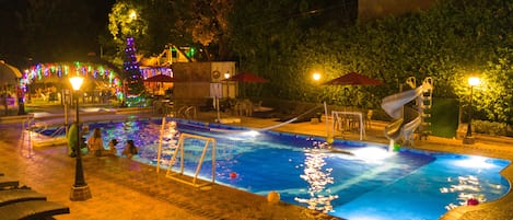 Außenpool, Liegestühle