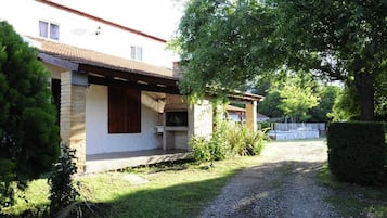 Family Bungalow, 2 Bedrooms, Kitchenette, Garden View | Free WiFi