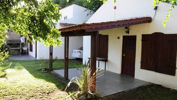 Standard Bungalow, 1 Katil Kelamin (Double), Kitchenette, Garden View | Teres/patio