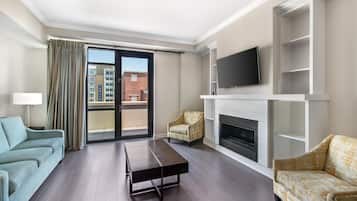 Presidential Room, 2 Bedrooms, Kitchen | Living area