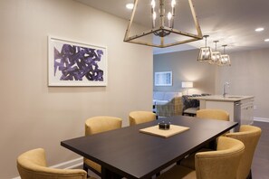 Coffee/tea maker, fridge, microwave, dishwasher - Hilton Vacation Club King 583 Charleston (Charleston)