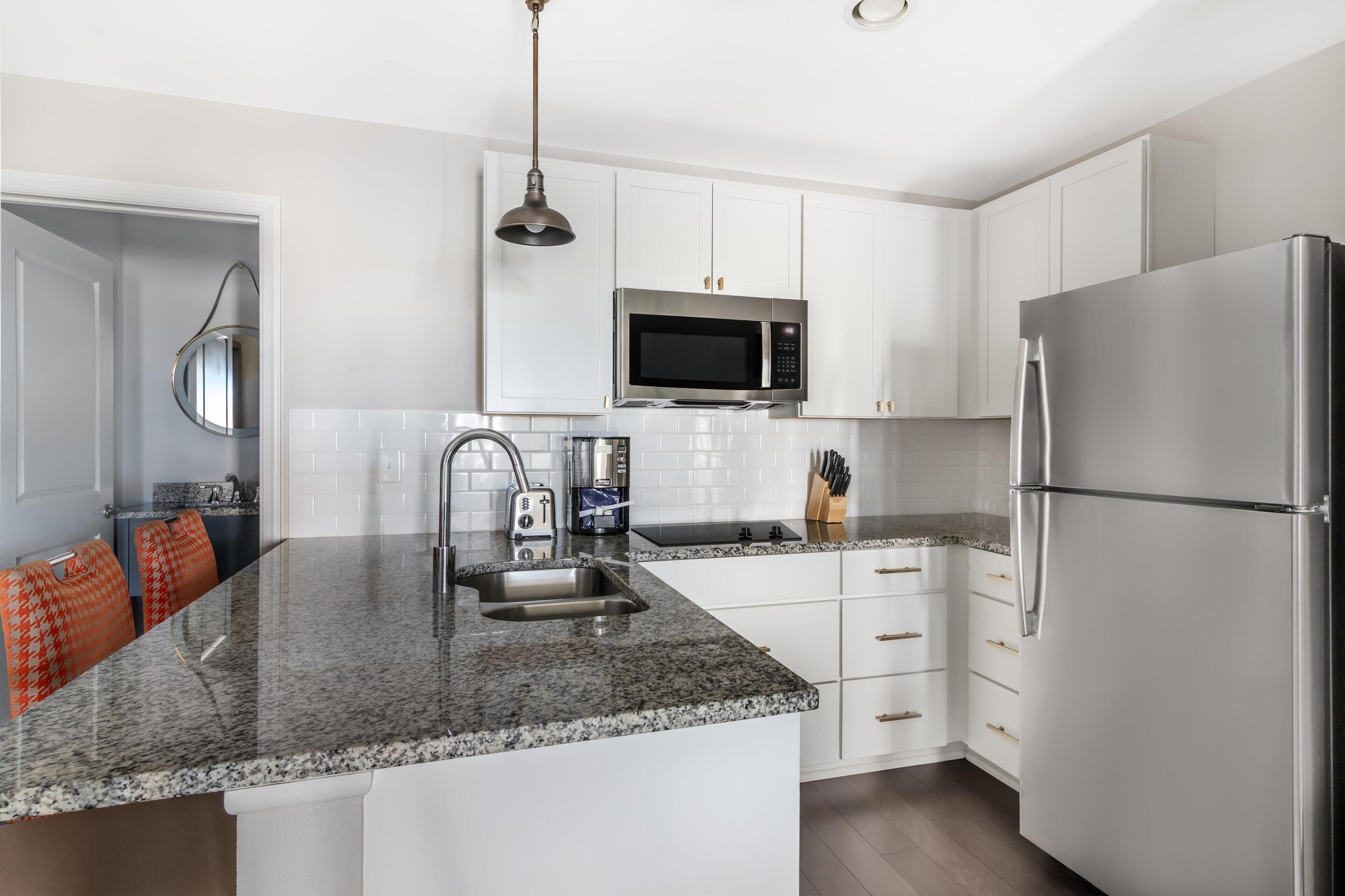 1 Bedroom 1 King Deluxe Suite with Sofabed | Private kitchen | Coffee/tea maker, fridge, microwave, dishwasher