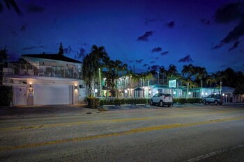 Hotel exterior and entrance at Sea Garden by the Sea