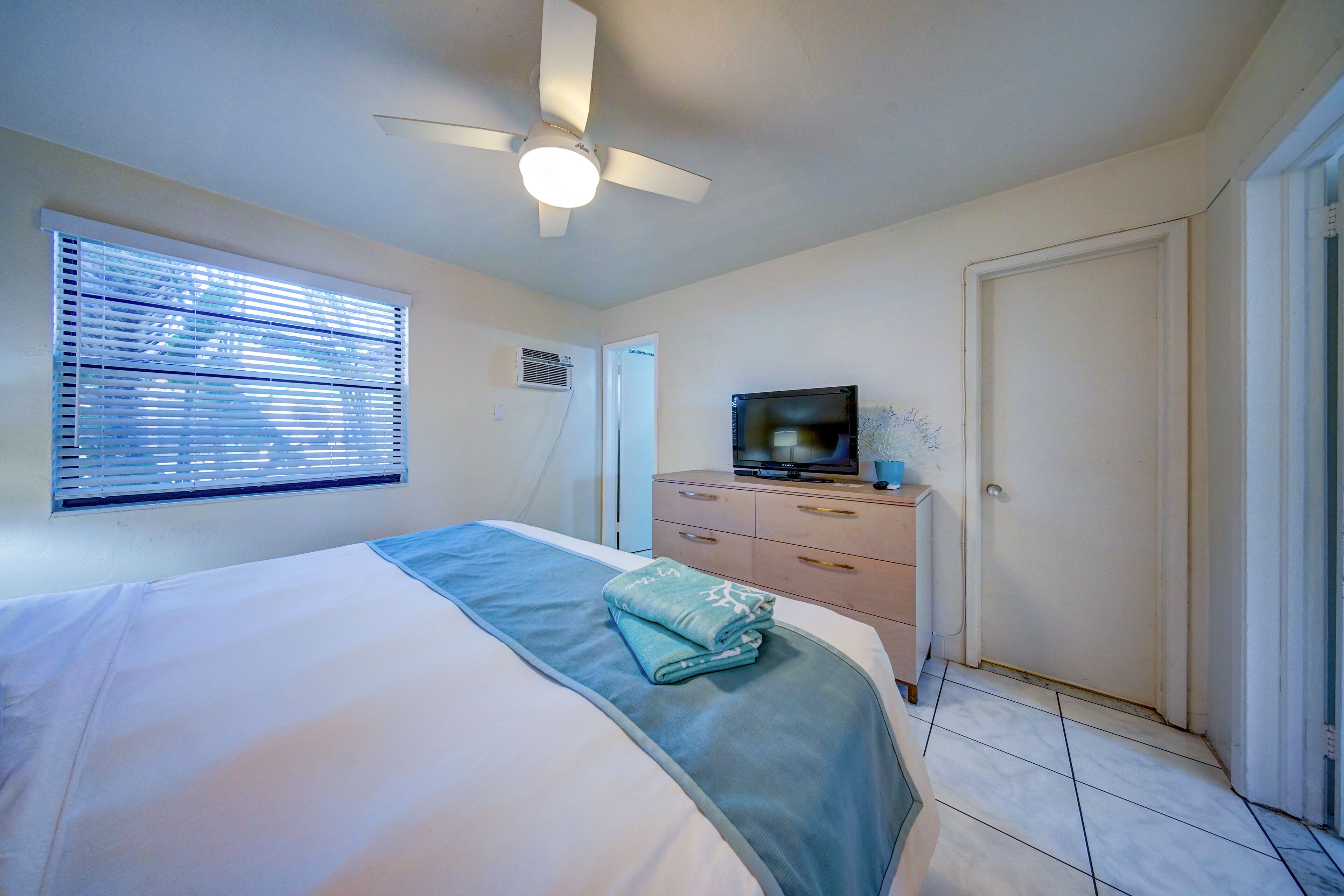 Sea Garden by the Sea Reviews, Deals & Photos 2026 - Expedia