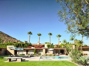 A residential property with a swimming pool, lounge chairs, and palm trees. - The Hideaway - 21 and Over - A Town & Desert Boutique Hotel (Palm Springs)
