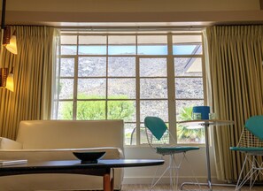 客房, 1 张特大床, 池畔 | 高档床上用品、加厚床垫、客房内保险箱、特色装修