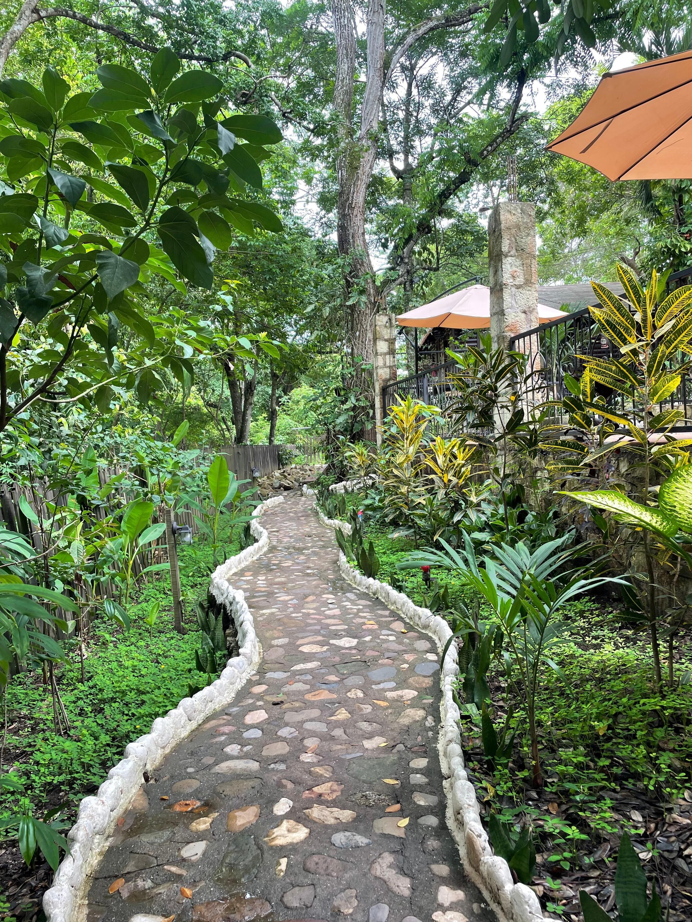 Petit déjeuner, déjeuner et dîner servis sur place